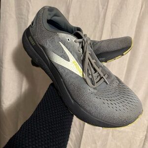 Brooks Ghosts Running Shoes